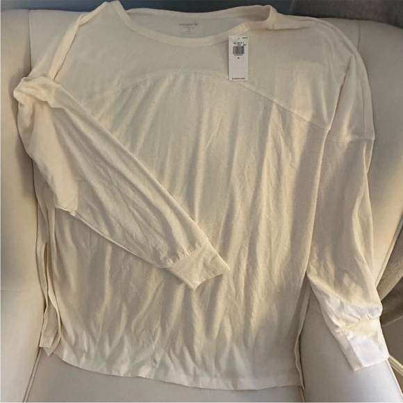 Old Navy Woman’s Active White Tunic Long Sleeve- NWT - Picture 1 of 3